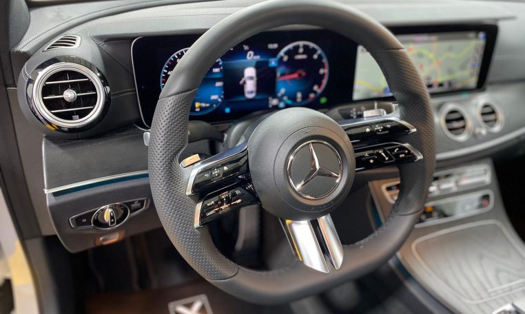 Mercedes Benz E220 4MATIC model 2020