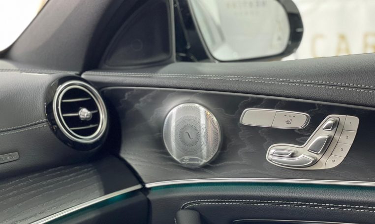 Mercedes Benz E220 4MATIC model 2020