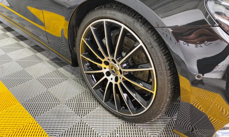 MERCEDES-BENZ E 200 Coupe