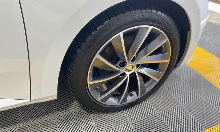 Skoda Superb 2.0 Tdi 140kw Laurin & Klement