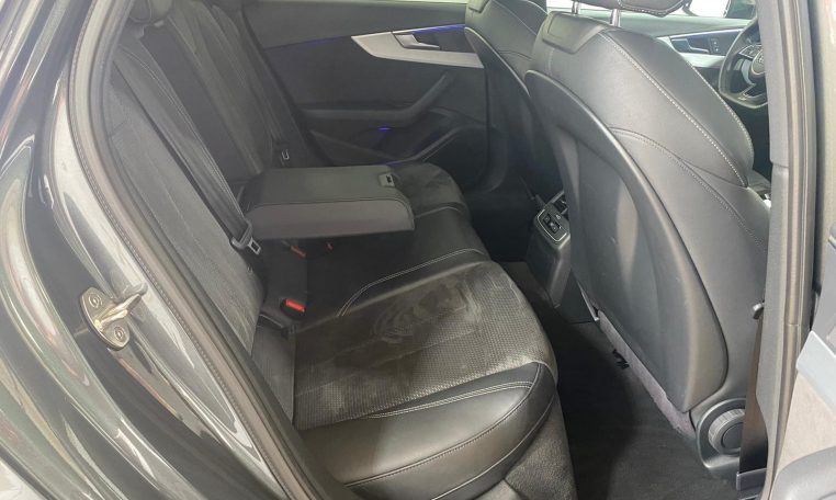 AUDI A4 2.0 TDI S tronic Sport