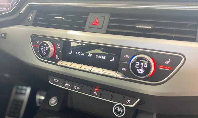 AUDI A4 2.0 TDI S tronic Sport