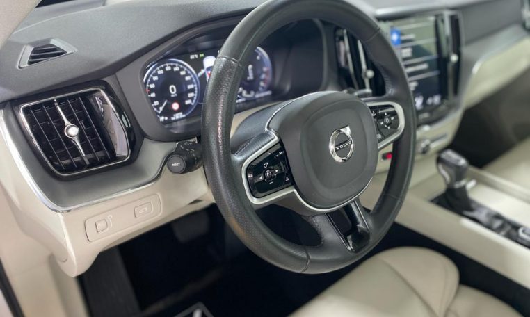 VOLVO XC60 D5 AWD Momentum