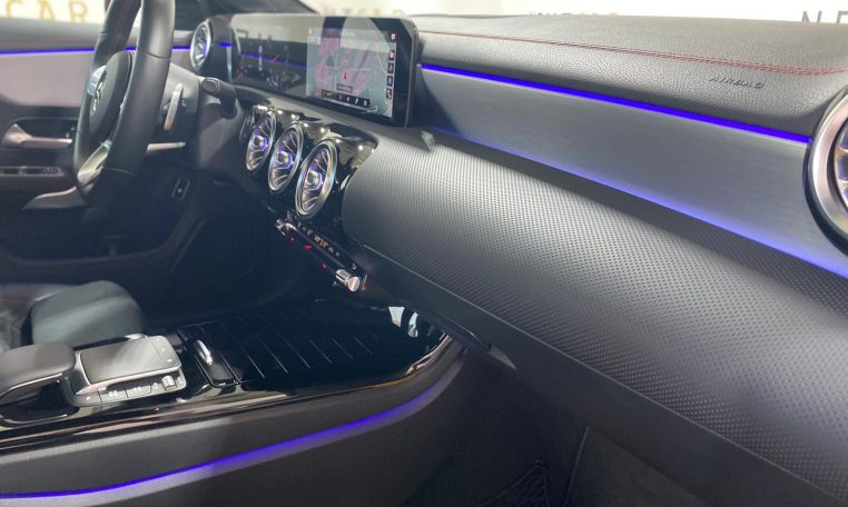 Mercedes-Benz CLA 250 AMG Line Night Panorama 360°