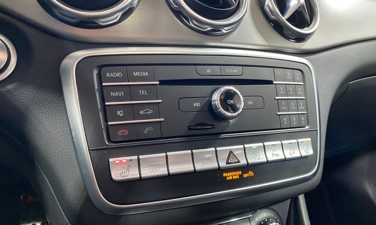 MERCEDES-BENZ GLA 220 4MATIC