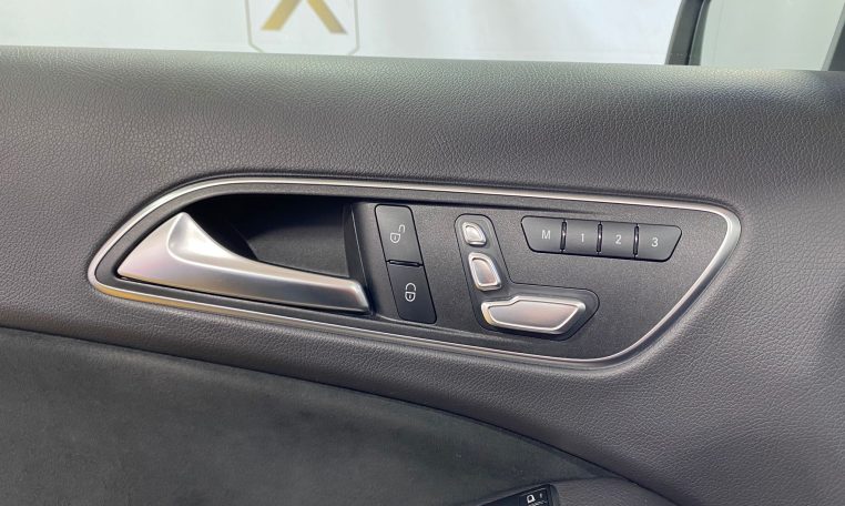 MERCEDES-BENZ GLA 220 4MATIC