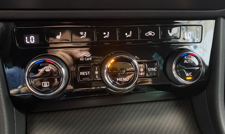 SKODA Superb 2.0 TDI DSG Style